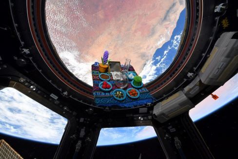 سفره هفت سین یاسمین مقبلی در فضا و تصویر مشترک با همسر و فرزندان (عکس)