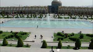تصویری بی نظیر از رنگین کمان در میدان نقش جهان اصفهان (ویدئو)