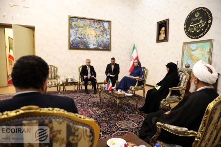 عکسهای این «زن» از سایت مجلس سانسور شد ! عکسهای این «زن» از سایت مجلس سانسور شد !