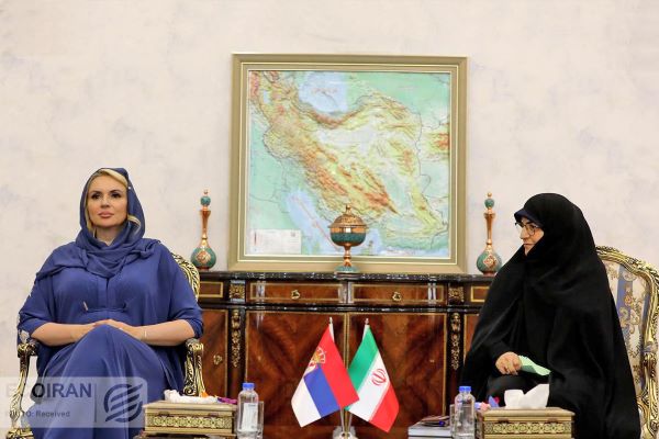 عکسهای این «زن» خیلی سریع از سایت مجلس سانسور شد ! عکسهای این «زن» خیلی سریع از سایت مجلس سانسور شد !