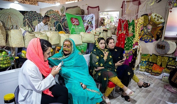 کیهان: اینجا مصلای تهران است یا کلکسیون مانکن؟ +عكس کیهان: اینجا مصلای تهران است یا کلکسیون مانکن؟ +عكس