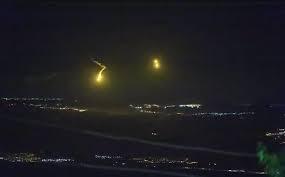 تصاویر موشک های ایرانی بر فراز آسمان مسجد الاقصی در قدس و اصابت موشک ها به نقب در اسرائیل (ویدئو)