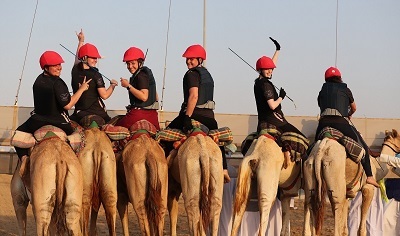 مسابقه پرتلفات و عجیب شترسواری زنان در عربستان! (ویدئو)